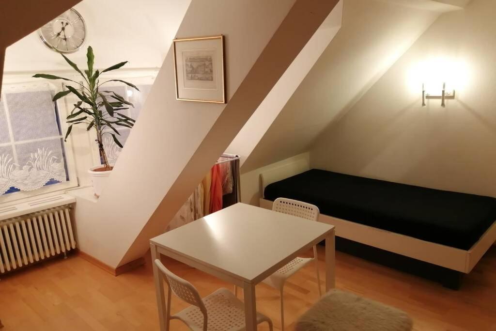 Ferienwohnung Studio F am Barfüsserplatz central old town Basel Exterior foto